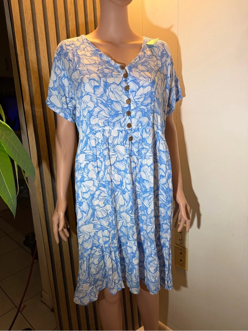V-Neck Short Sleeve Blue Floral Midi Dress size S/M Summer vibes - Picture 3 of 4